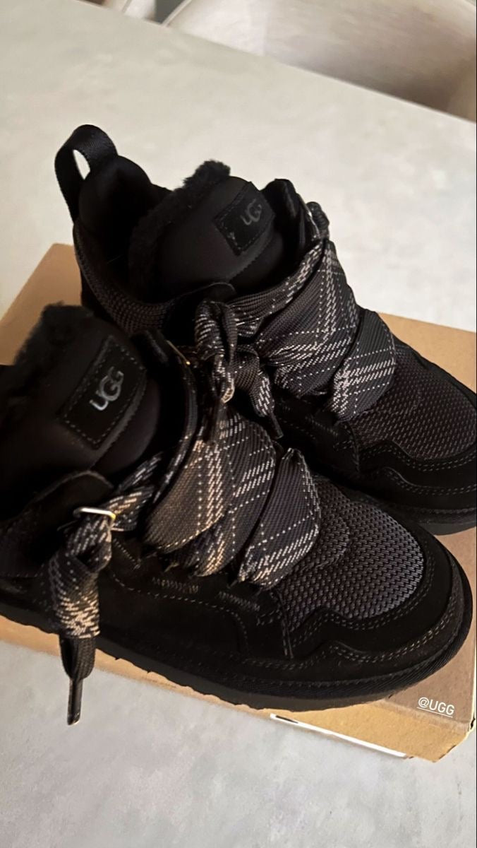 Black Uggs Lowmel