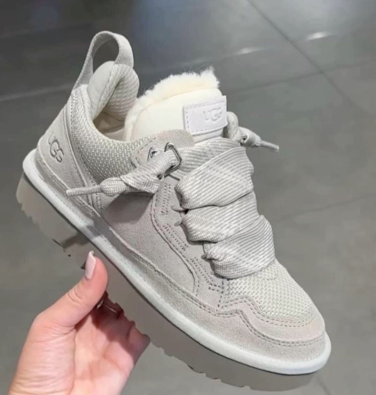 Grey Uggs Lowmel